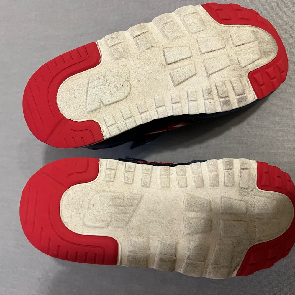 New Balance Kids' Sneakers in Navy and Red - Picture 3 of 4